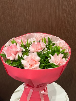 Розовые розы